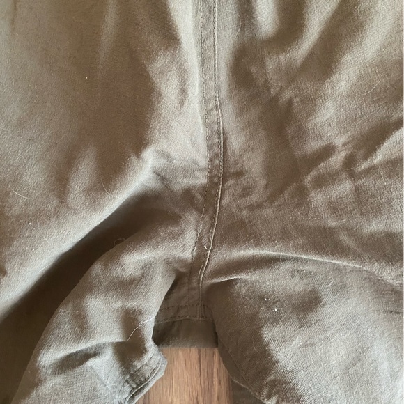 The North Face Men's Olive Green Hiking Cargo Shorts Size Small - Picture 9 of 10